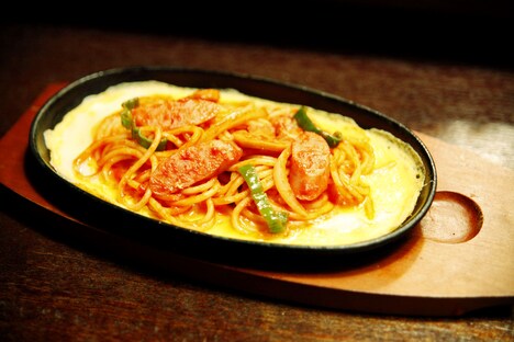 「深夜食堂」のナポリタン。(c)2015 安倍夜郎・小学館 / 映画「深夜食堂」製作委員会