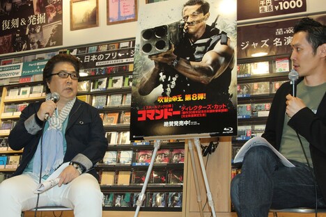 左から玄田哲章、司会を務めた映画ライターのてらさわホーク。