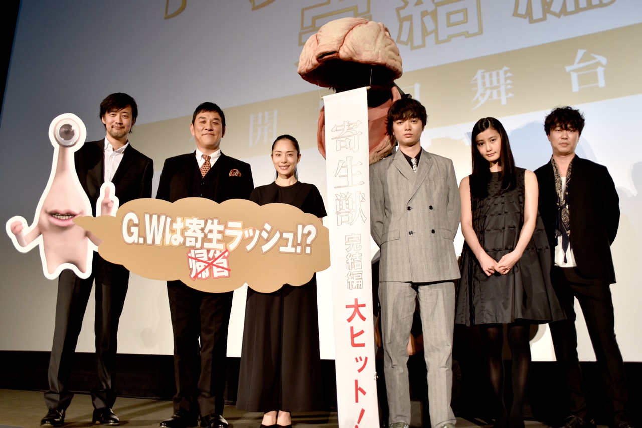 左から山崎貴監督、ピエール瀧、深津絵里、染谷将太、橋本愛、新井浩文。