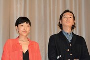 左から安藤サクラ、井浦新。