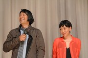 左から若木信吾、安藤サクラ。
