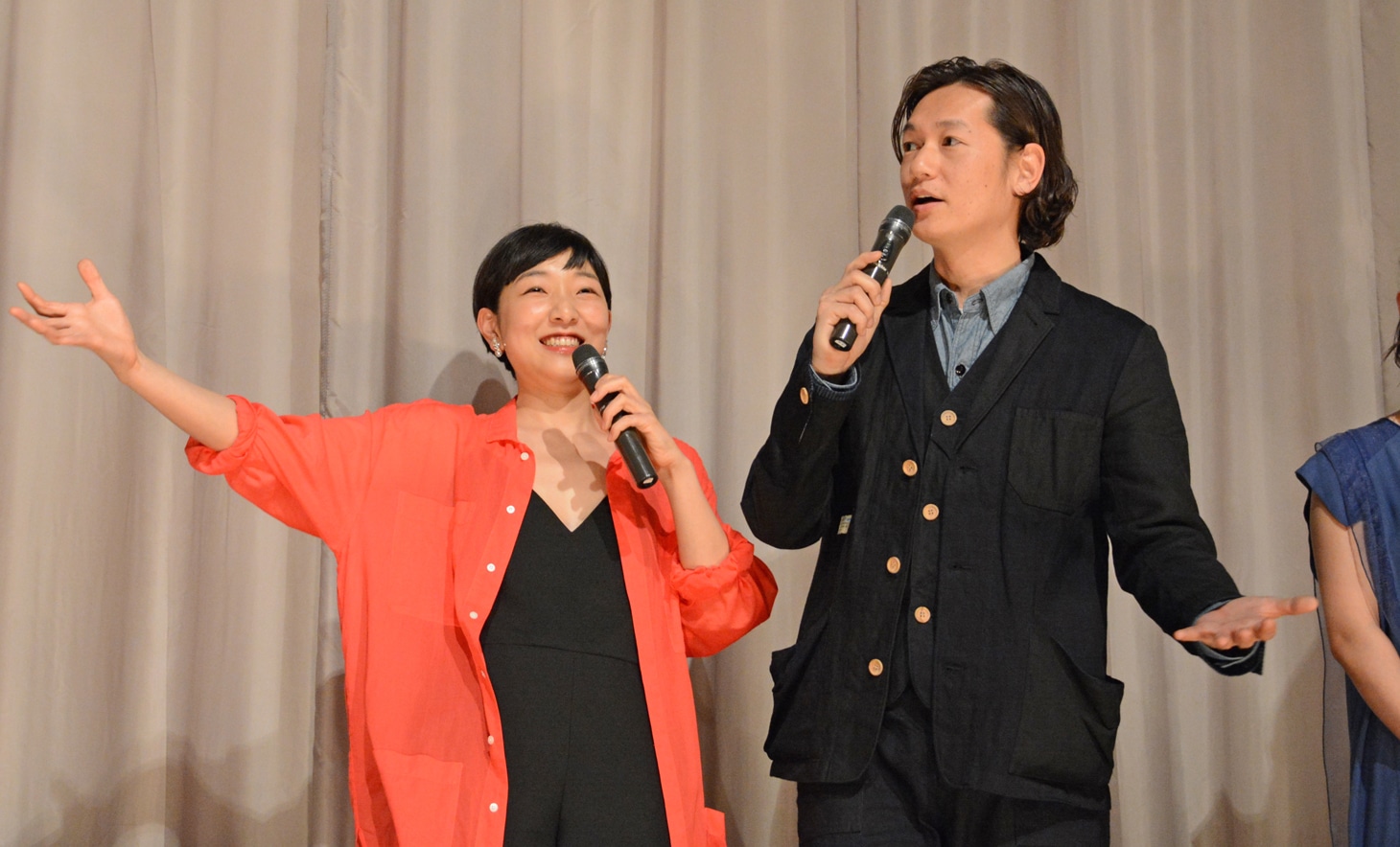 左から安藤サクラ、井浦新。