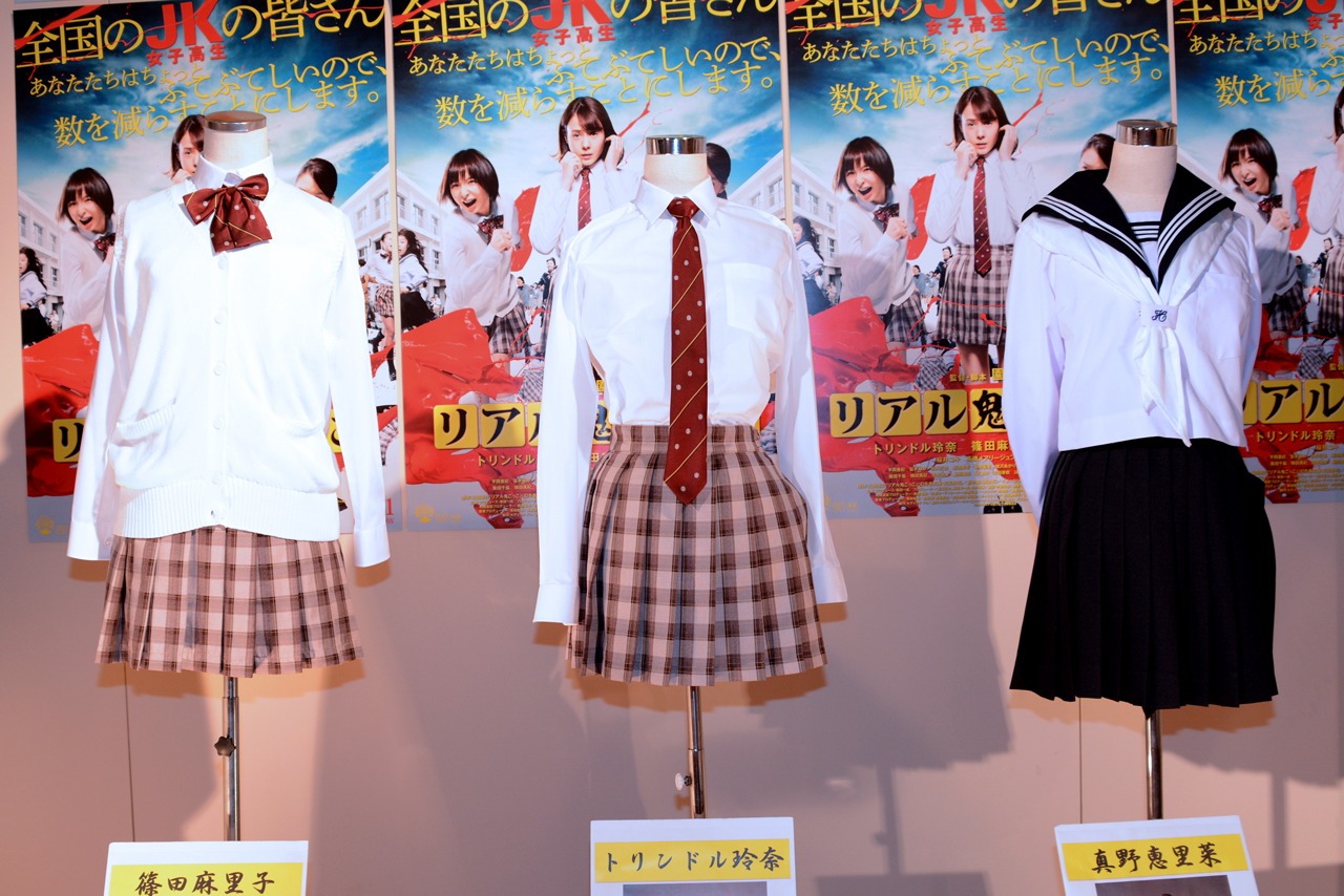 撮影で使用された衣装。