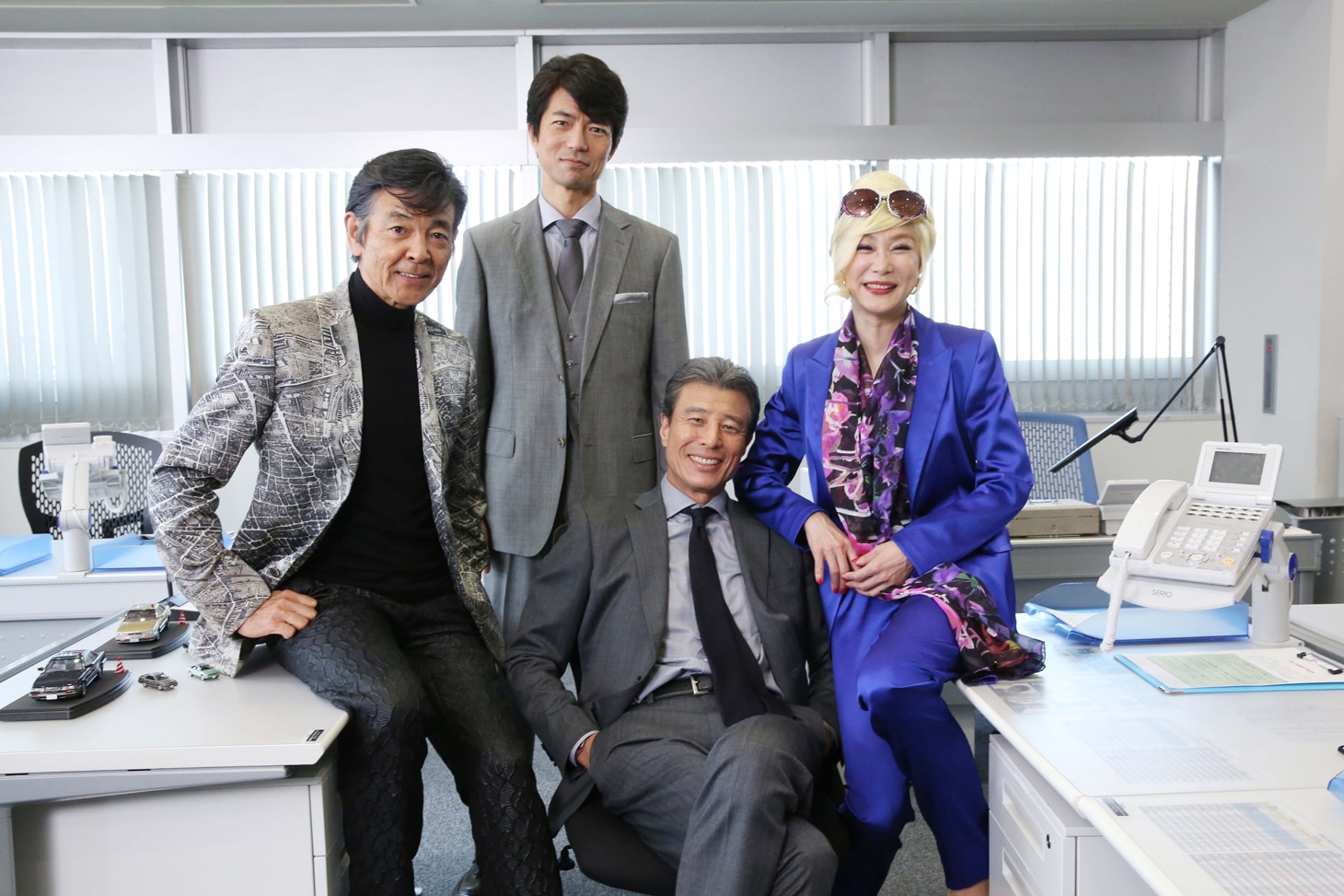 2015年4月に行われた「さらば あぶない刑事」の撮影に集まったメインキャストの4人。左より柴田恭兵、仲村トオル、舘ひろし、浅野温子。