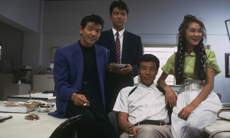1988年公開「またまたあぶない刑事」のカット。まったく変わらない4人の姿がうかがえる。(c)東映・日本テレビ放送網・セントラルアーツ・ キティ・フィルム
