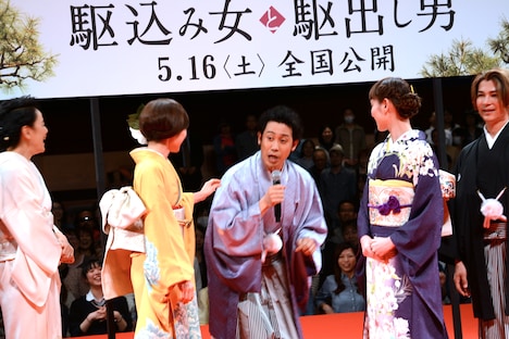 はしゃぎ過ぎて注意される大泉。