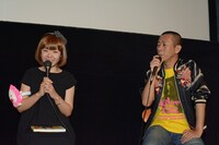 左からろくでなし子、監督の高原秀和。