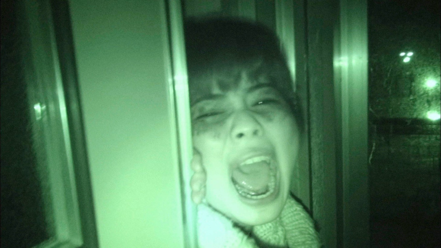 「戦慄怪奇ファイル 超コワすぎ！ FILE-01 恐怖降臨！コックリさん」のワンシーン。(c)2015ニューセレクト