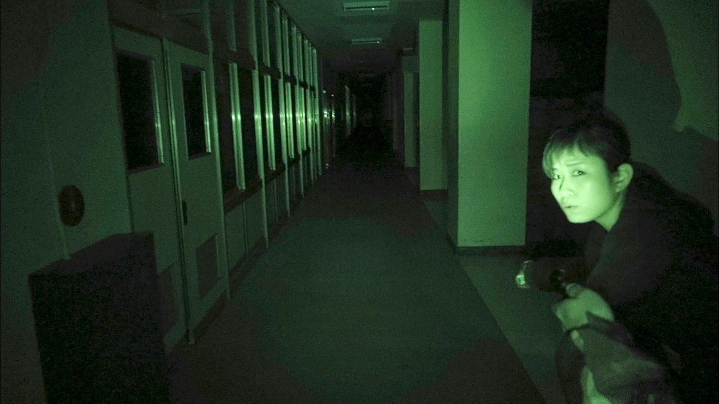 「戦慄怪奇ファイル 超コワすぎ！ FILE-01 恐怖降臨！コックリさん」のワンシーン。(c)2015ニューセレクト