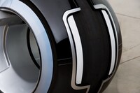 「トロン：レガシー」ライトサイクルのレプリカ。Darin Schnabel (c) 2014 Courtesy RM Sotheby's.