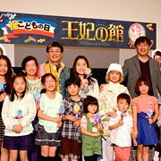 「こちらの右京もよろしく」、水谷豊が「王妃の館」舞台挨拶で子供たちにサプライズ