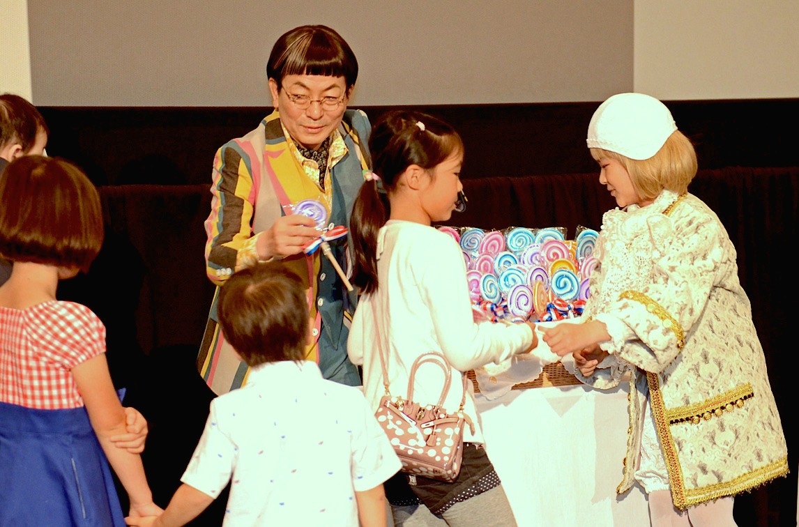 「王妃の館」こどもの日プレミアム舞台挨拶の様子。