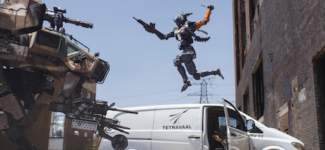 「チャッピー」場面写真(c)Chappie - Photos By STEPHANIE BLOMKAMP