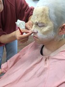 ゾンビメイク練習風景