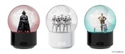 9月4日より発売される「エレクトリカル スノーグローブ」（各1万9440円）。(c)&TM Lucasfilm Ltd.