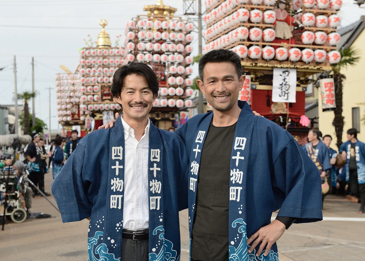 左から竹野内豊、江口洋介。 (c)2016「人生の約束」製作委員会