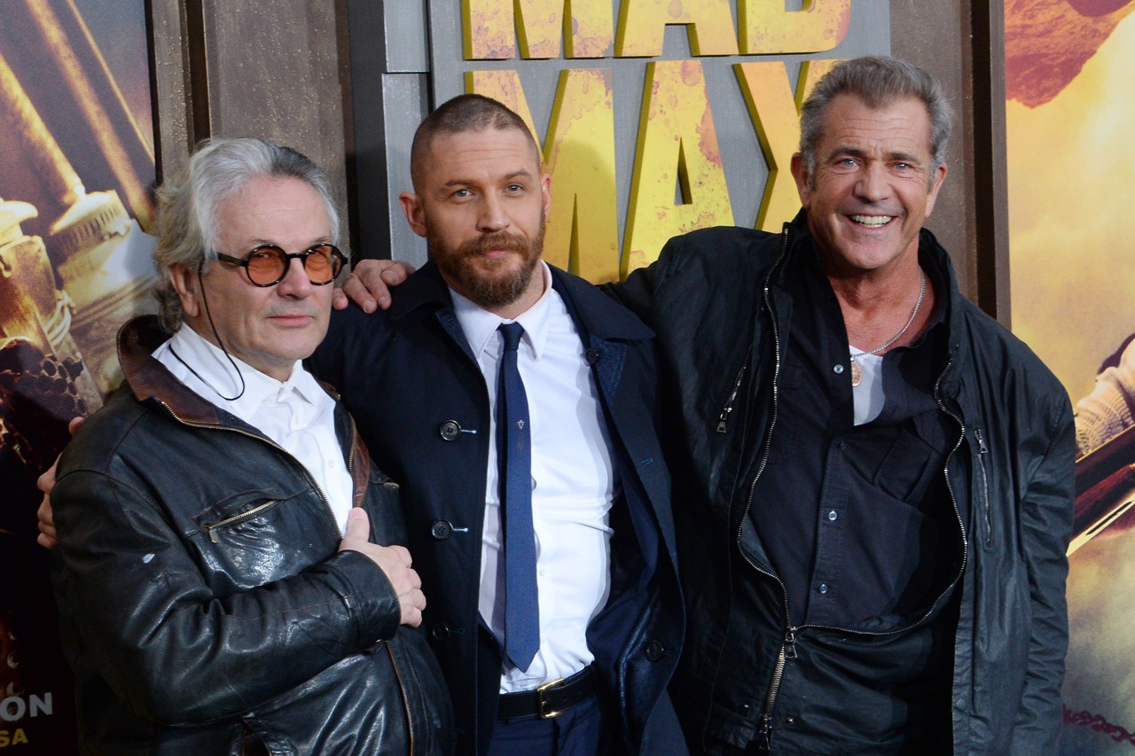 左からジョージ・ミラー、トム・ハーディ、メル・ギブソン。（写真提供：JIM RUYMEN / UPI / Newscom / ゼータ イメージ）