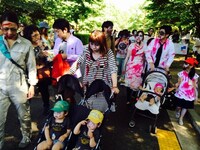 「代々木公園ゾンビウォーキング2014」の様子。