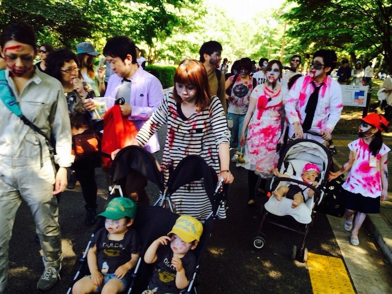 「代々木公園ゾンビウォーキング2014」の様子。