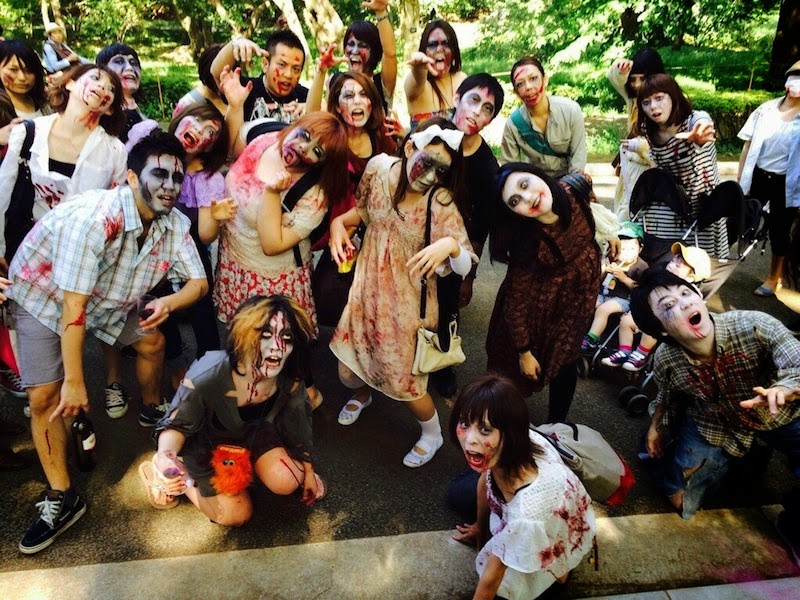 「代々木公園ゾンビウォーキング2014」の様子。