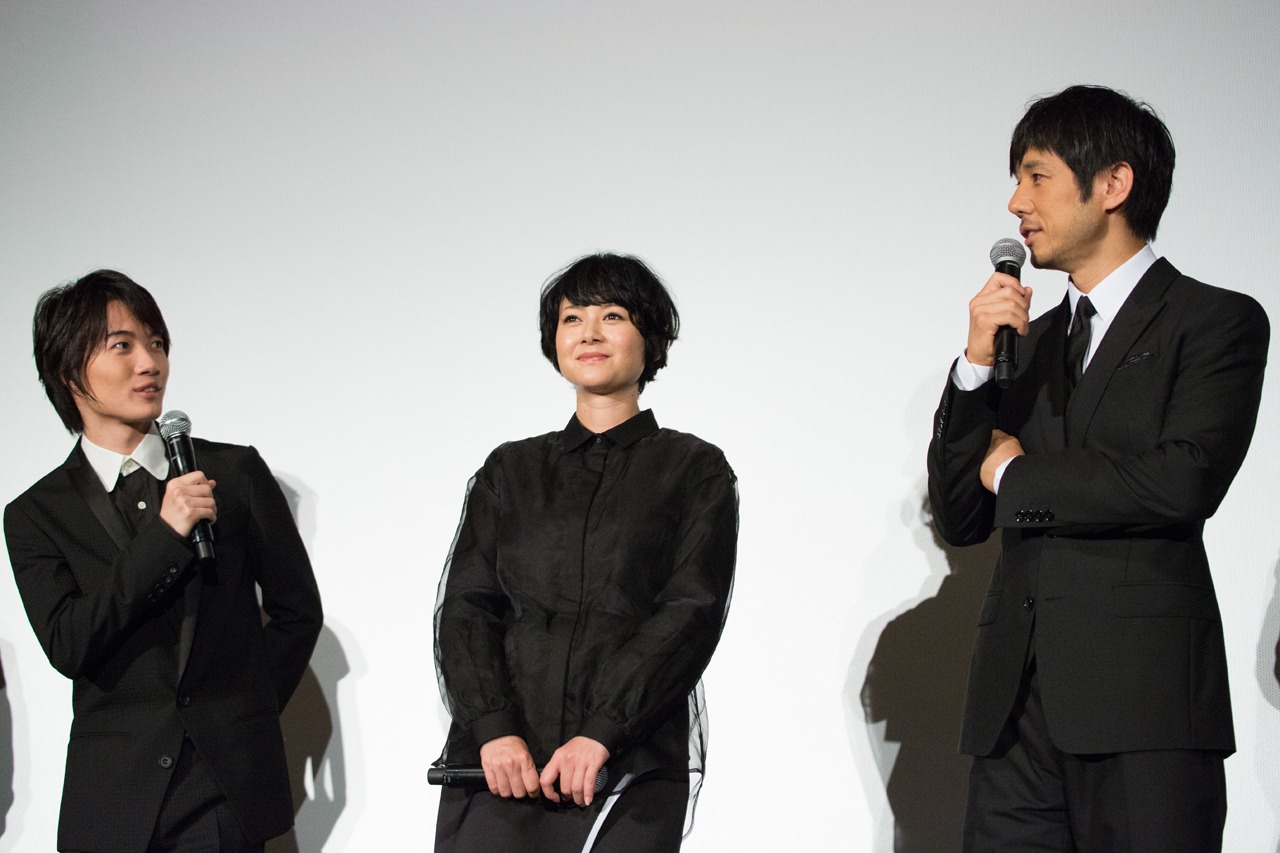 左から神木隆之介、真木よう子、西島秀俊。