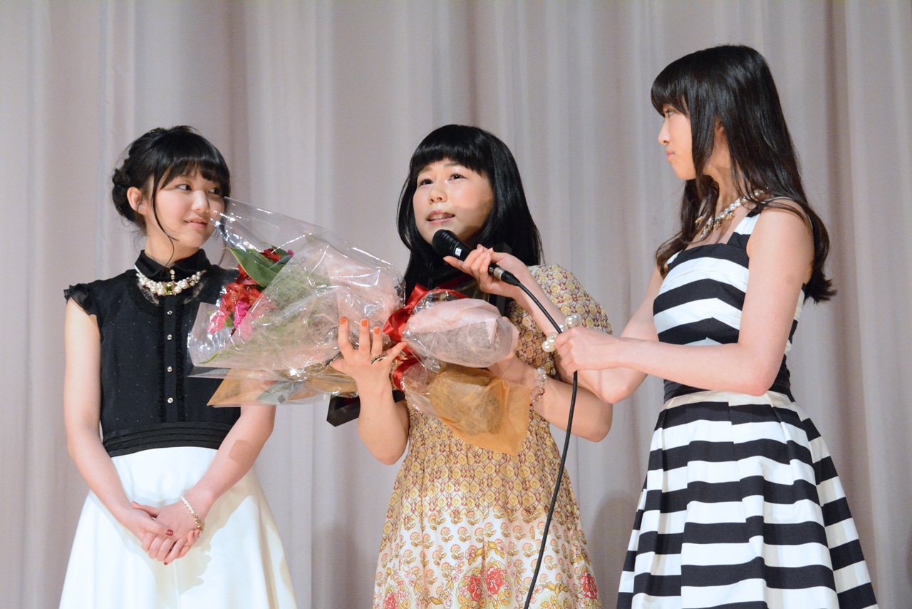 新人監督賞の山戸のために駆けつけた、東京女子流の山邊と新井。