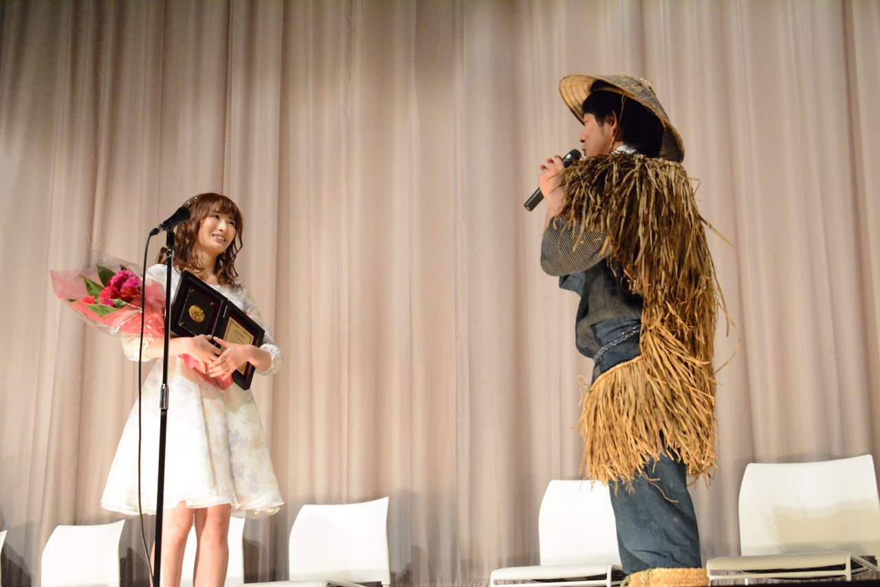 気合の入った衣装で登場した、監督の蔦晢一郎。