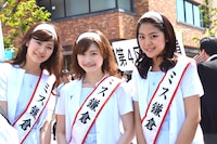 2015ミス鎌倉の3人。左から片田亜莉紗、石井奈緒、横山友梨香。