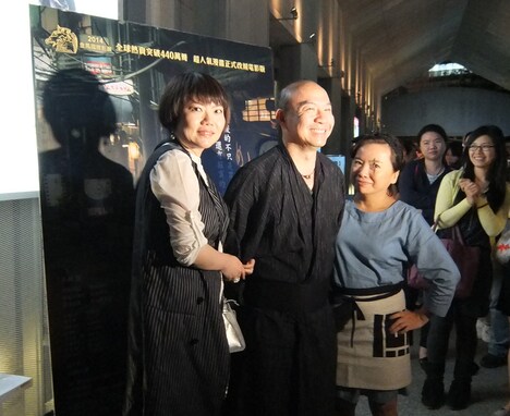 台湾で行われた「深夜食堂」イベントに参加したマスターのコスプレをしたファン。(c)2015安倍夜郎・小学館／映画「深夜食堂」製作委員会
