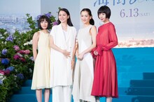 左から広瀬すず、長澤まさみ、綾瀬はるか、夏帆。(c)2015 吉田秋生・小学館/「海街diary」製作委員会