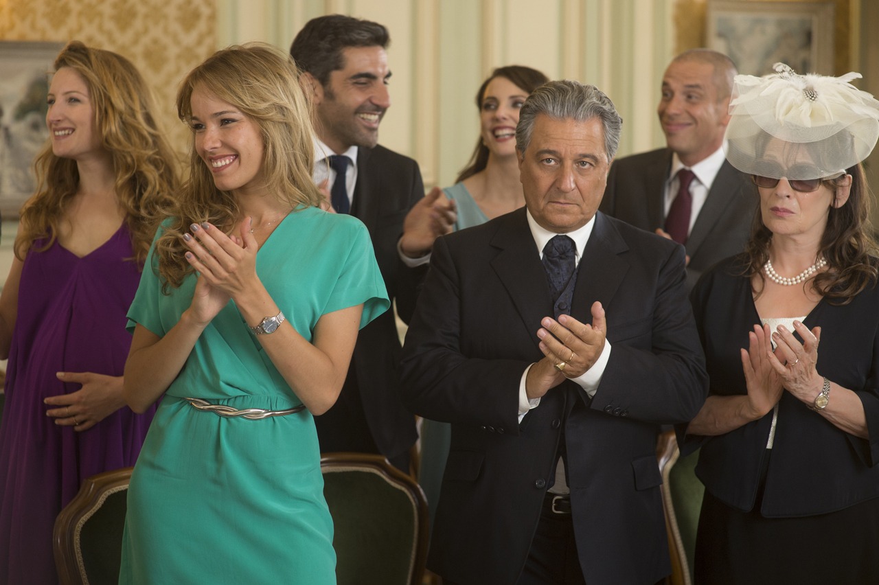 「ヴェルヌイユ家の結婚狂騒曲」 (c)2013 LES FILMS DU 24 – TF1 DROITS AUDIOVISUELS – TF1 FILMS PRODUCTION