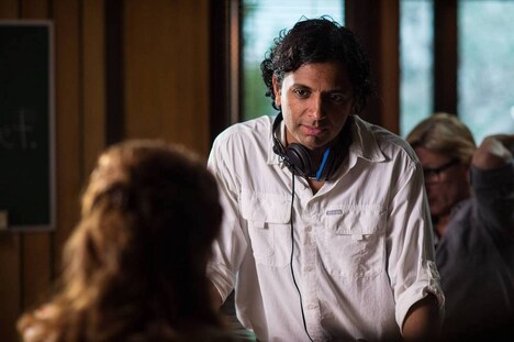 「ウェイワード・パインズ 出口のない街」監督のM・ナイト・シャマラン。(c) 2014 FOX BROADCASTING