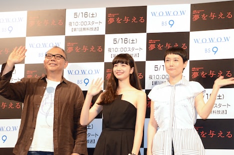 左から犬童一心、小松菜奈、菊地凛子。