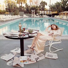 フェイ・ダナウェイ “Faye Dunaway at the Beverly Hills Hotel the morning after winning an Oscar for her performance in Network,1976” (c)Terry O'Neill