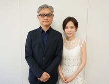 左から堤幸彦、前田敦子。