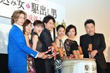 「駆込み女と駆出し男」初日舞台挨拶の様子。左から武田真治、内山理名、戸田恵梨香、大泉洋、満島ひかり、キムラ緑子、原田眞人。