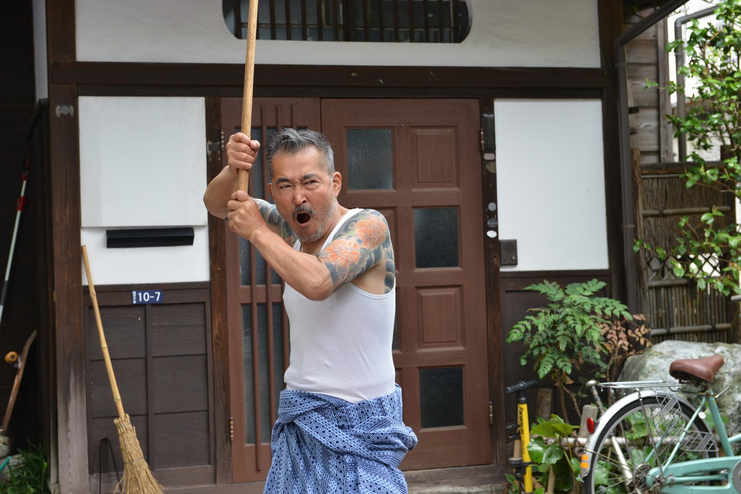 「龍三と七人の子分たち」のワンシーン。(c)2015 『龍三と七人の子分たち』 製作委員会