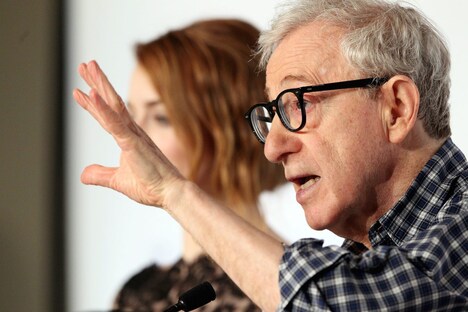 記者会見でしゃべりまくるウディ・アレン。（写真提供：PHOTOPQR/NICE MATIN / ゼータ イメージ）