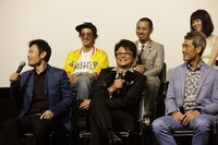 後列左から窪塚洋介、千鳥の大悟、山本舞香。前列左から品川ヒロシ、哀川翔、鶴見辰吾。(c)2015｢Zアイランド｣製作委員会