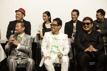 後列左から野性爆弾の川島邦裕、シシドカフカ、般若、次長課長の河本。前列左から木村祐一、宮川大輔、湘南乃風のRED RICE。(c)2015｢Zアイランド｣製作委員会