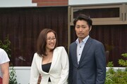 左から神楽坂恵、安田顕。