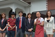 左から池田エライザ、園子温、染谷将太、真野恵里菜、マキタスポーツ、神楽坂恵。