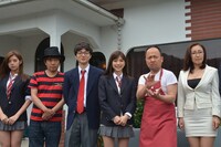 左から池田エライザ、園子温、染谷将太、真野恵里菜、マキタスポーツ、神楽坂恵。