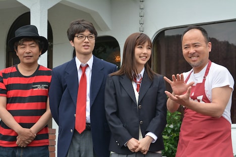 左から園子温、染谷将太、真野恵里菜、マキタスポーツ。