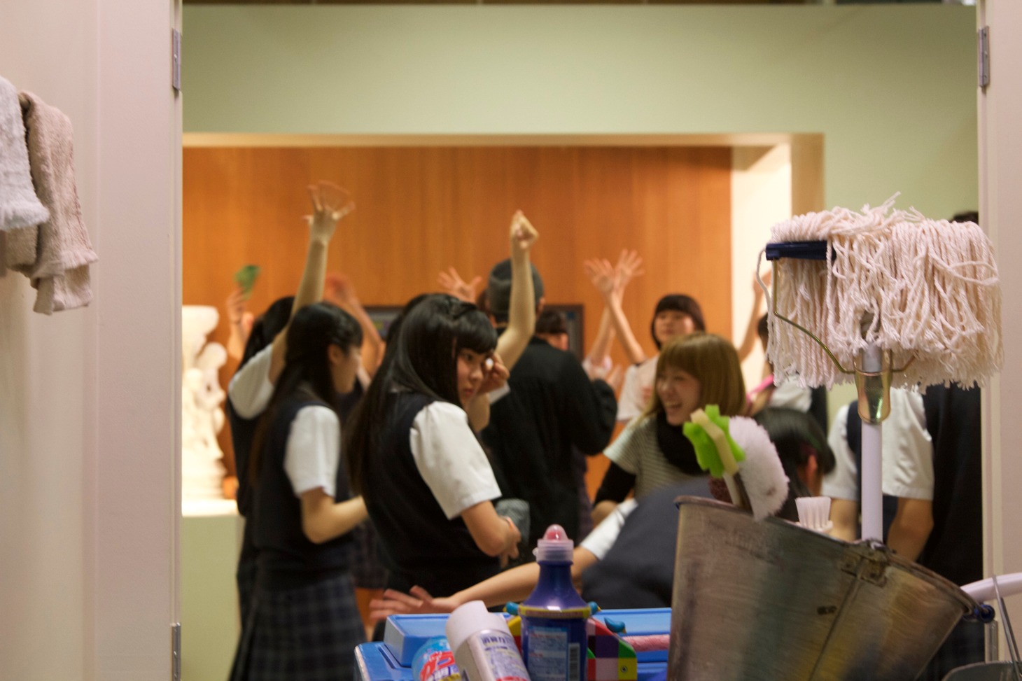 ダンスの練習中の様子。