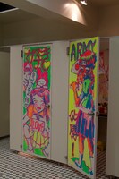 トイレの落書き。劇中イラストはすべて蒼波純と同じくミスiD出身の水野しずが担当した。