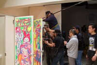 蒼波純がトイレの個室にこもるシーンの撮影風景。