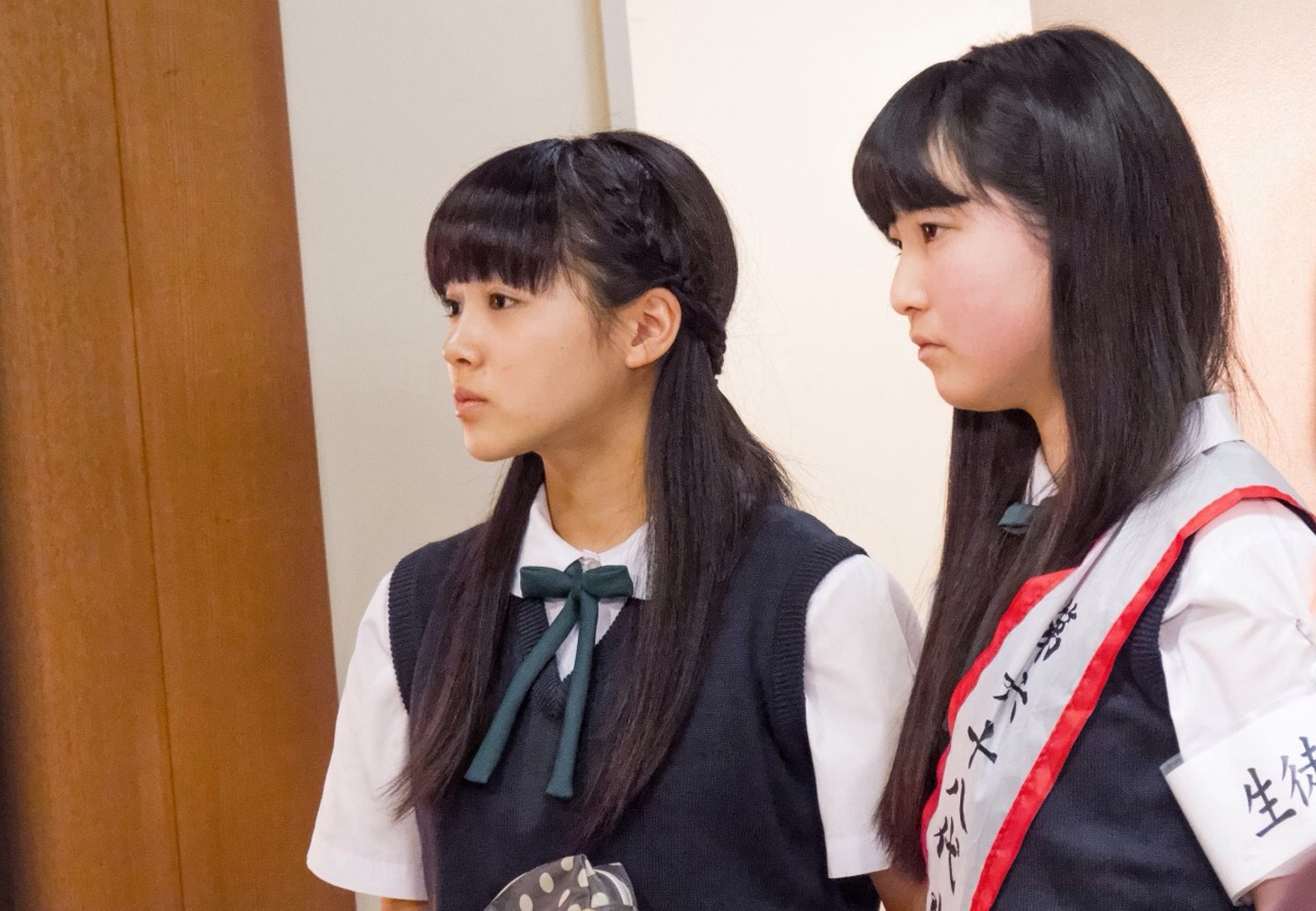 左から中山莉子、花形光音。(c)2015女子トイレ清掃組合
