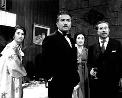 「憎くてももう一度」のワンシーン。