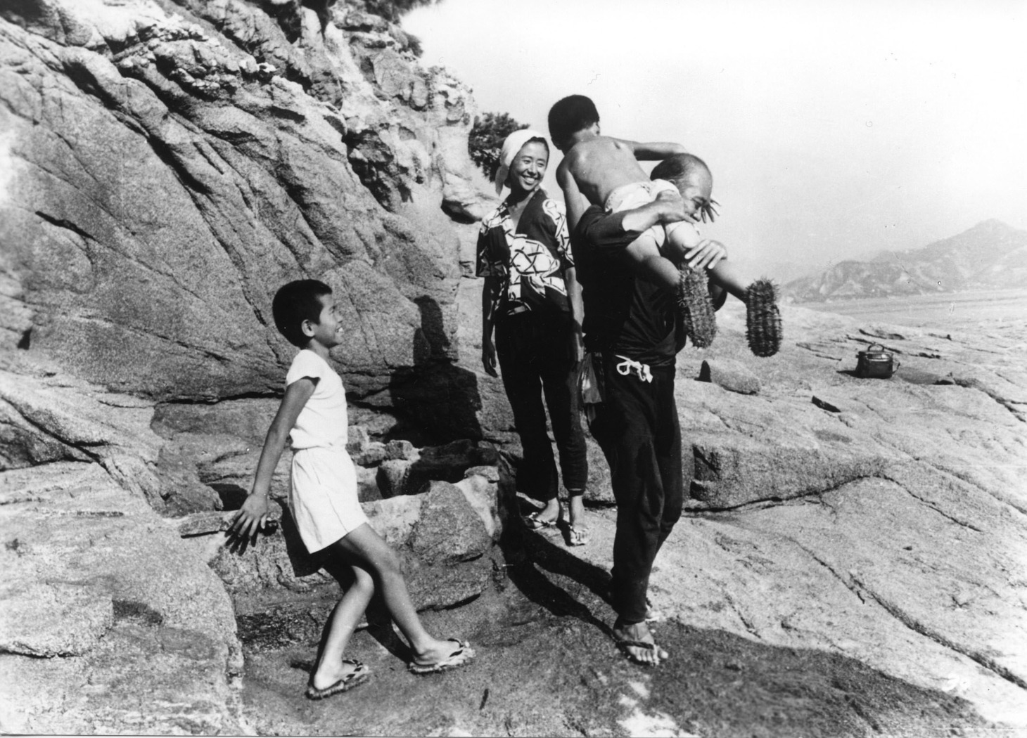 「裸の島」のワンシーン。(c)1960 Kindai Eiga Kyokai Co., Ltd.